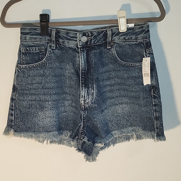 PacSun Pants - NWT -Pacsun Jean shorts- raw hem- Size 27 (4)